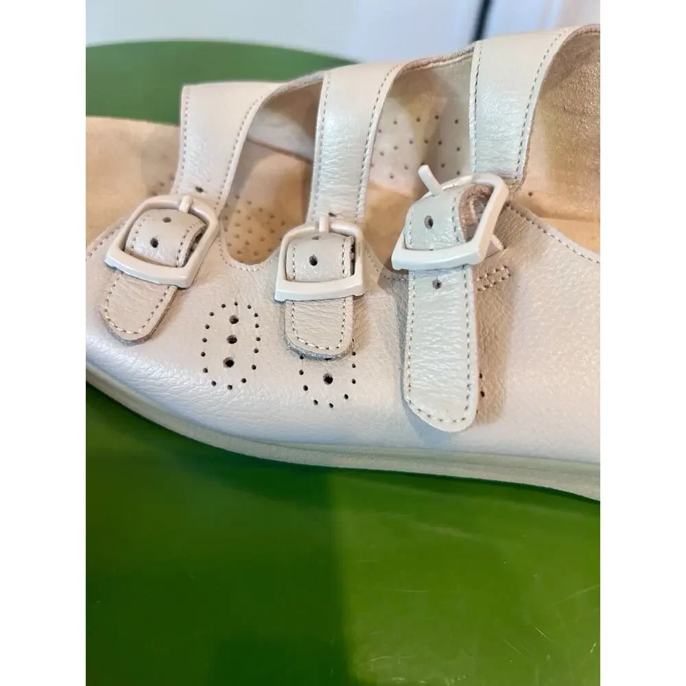 Women’s SAS Tripad Comfort Triple Buckle Beige Sandal‎ Shoes Size 9.5 S Narrow